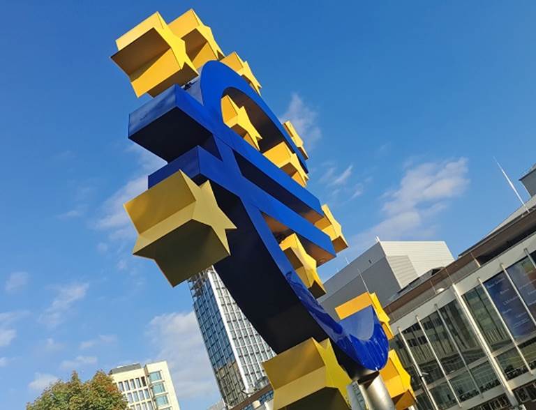 Eu